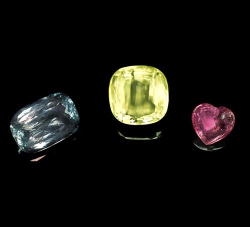 Aquamarine (110 karat), Ortoklas Kuning (185 karat), Rubellite (55 karat).